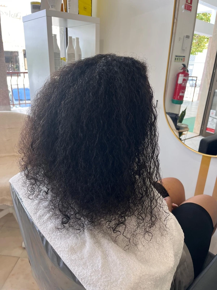 Cabelo natural encaracolado, antes do brushing